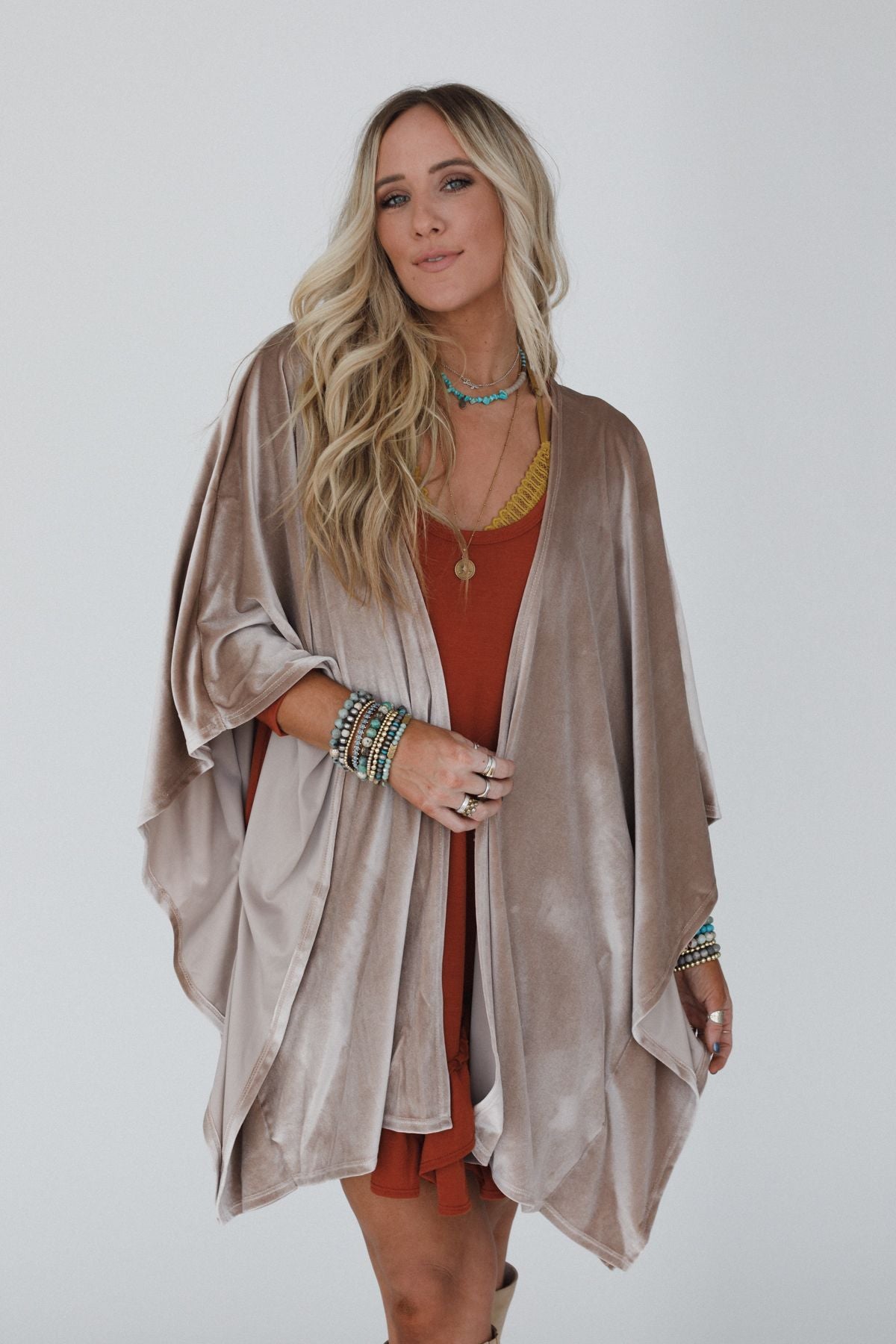 The Nest Savoy Velvet Kimono - Taupe