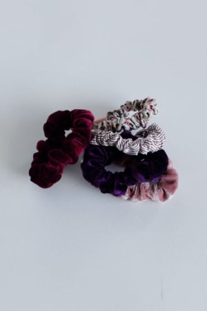 velvet-crush-hair-scrunchies-wine/Red