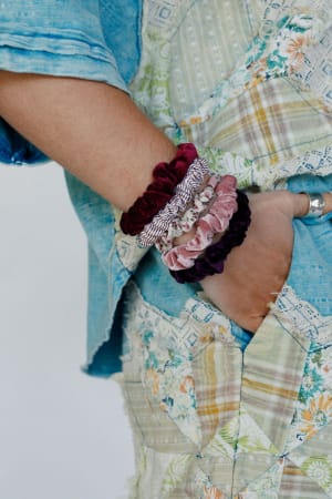 velvet-crush-hair-scrunchies-wine/Red