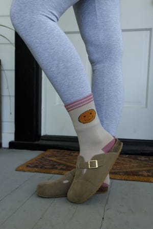 happy-feet-smiley-face-socks-tan/Tan