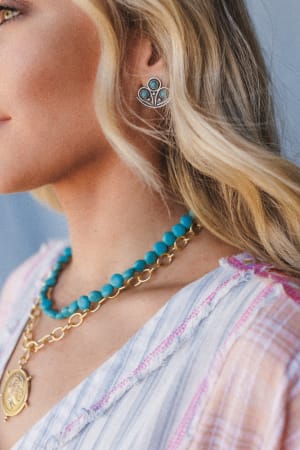 Desert Lily Earrings: undefined