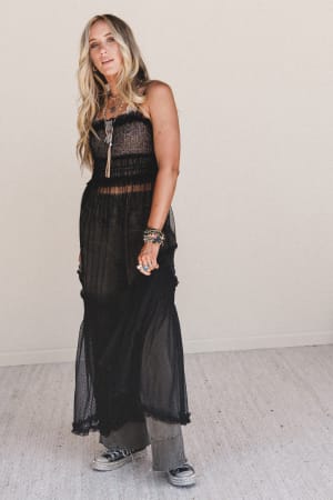 light-layers-maxi-dress-black/Black