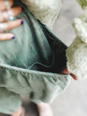 the-nest-nora-gathered-barrel-denim-pant-olive-floral/Olive Floral