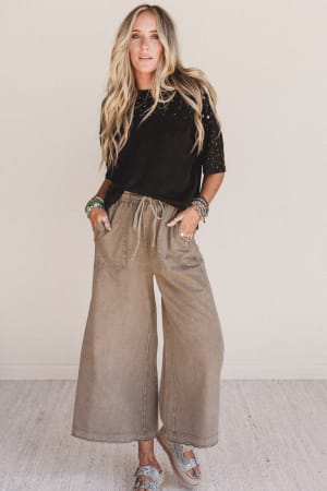 relaxing-robin-front-pocket-wide-leg-pants-faded-mocha/Brown
