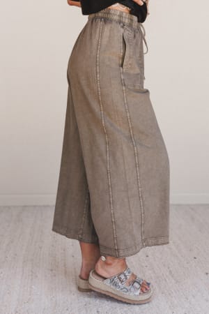 relaxing-robin-front-pocket-wide-leg-pants-faded-mocha/Brown