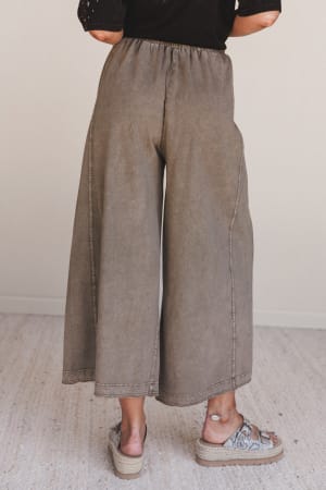 relaxing-robin-front-pocket-wide-leg-pants-faded-mocha/Brown