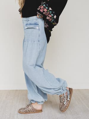 lets-jet-set-wide-leg-pants-transition-light-denim/Faded Light Denim