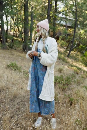 Warm Embrace Chunky Knit Cardigan: Cream