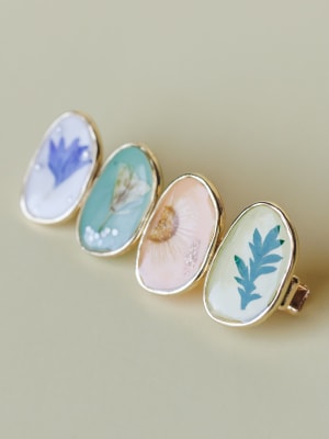 Together with Flowers Hair Clip: undefined