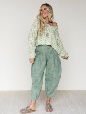 the-nest-nora-gathered-barrel-denim-pant-olive-floral/Olive Floral