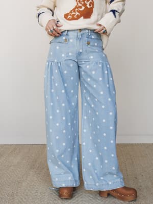 East Bay Loose Fit Cargo Jeans: east-bay-loose-fit-cargo-jeans-light-denim/Light Denim
