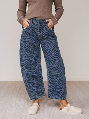 studio-stitch-sweater-mocha/Denim