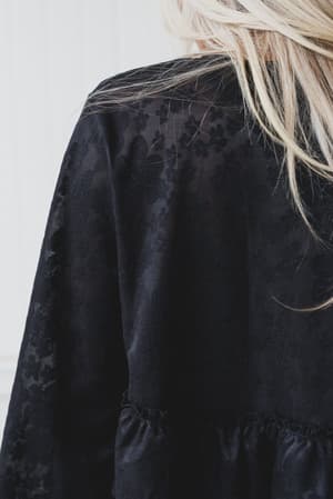the-nest-wildflower-drift-top-black/Black