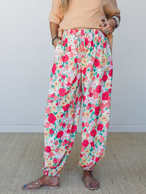 The Nest Bohemian Grace Jogger: Red Floral