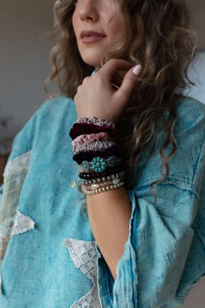 velvet-crush-hair-scrunchies-wine/Red