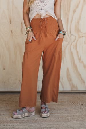 solana-solid-wide-leg-pants-camel/Brown