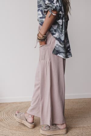 solana-solid-wide-leg-pants-natural/Beige