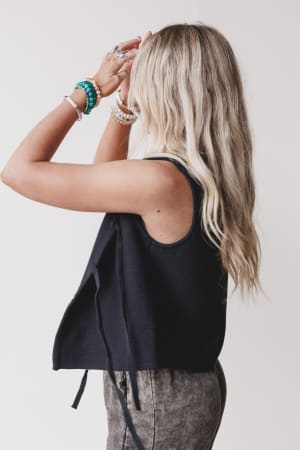 bare-drift-sweater-vest-black/Black
