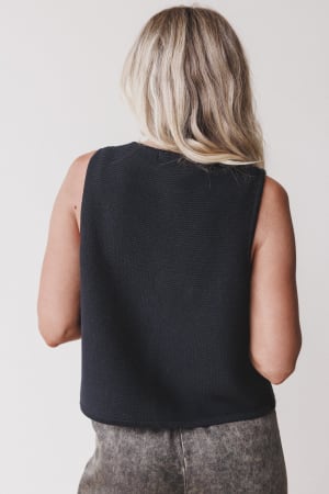 bare-drift-sweater-vest-black/Black