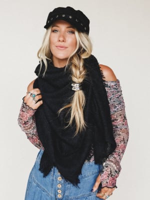 cabin-calling-blanket-scarf-black/Black
