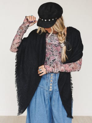 cabin-calling-blanket-scarf-black/Black