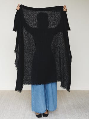 cabin-calling-blanket-scarf-black/Black