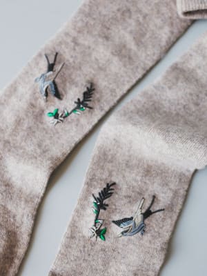 birds-of-a-feather-knee-high-socks-tan/Tan