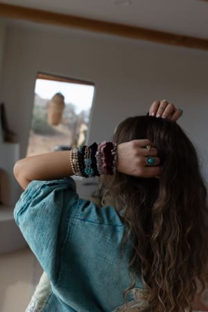 velvet-crush-hair-scrunchies-wine/Red