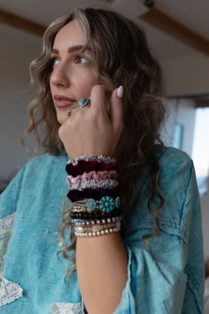 velvet-crush-hair-scrunchies-wine/Red