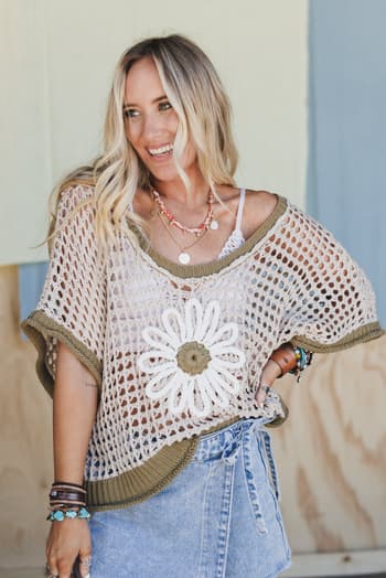 beachy-breeze-flower-sweater-beige/Beige