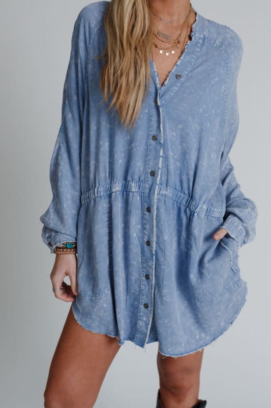 Dolled Up Fang Women's Large Blue Distressed Pocket Button-up Denim Tunic  Top | eBay