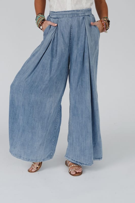 Yanid Denim Palazzo Pants (Final Sale‼️) – Ms. Bling | Fashion pants, High  waisted pants outfit, Jumpsuit fashion